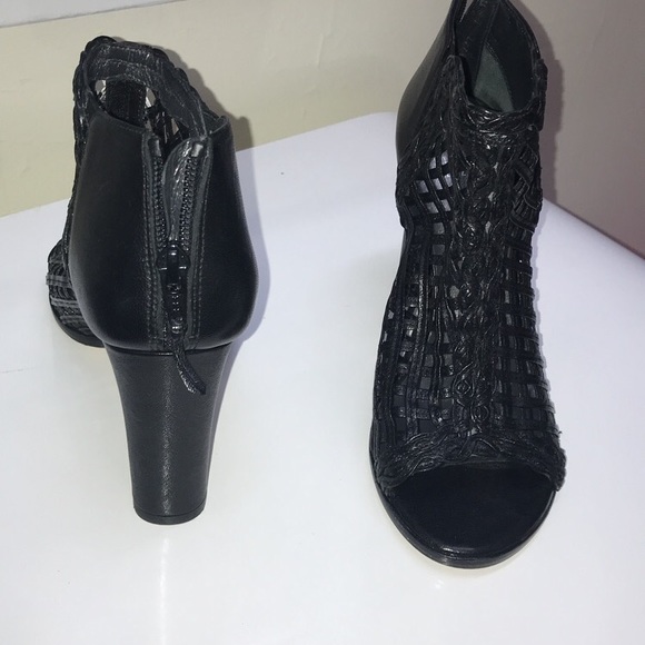 Stuart weitzman shoe size 7 - Picture 3 of 6